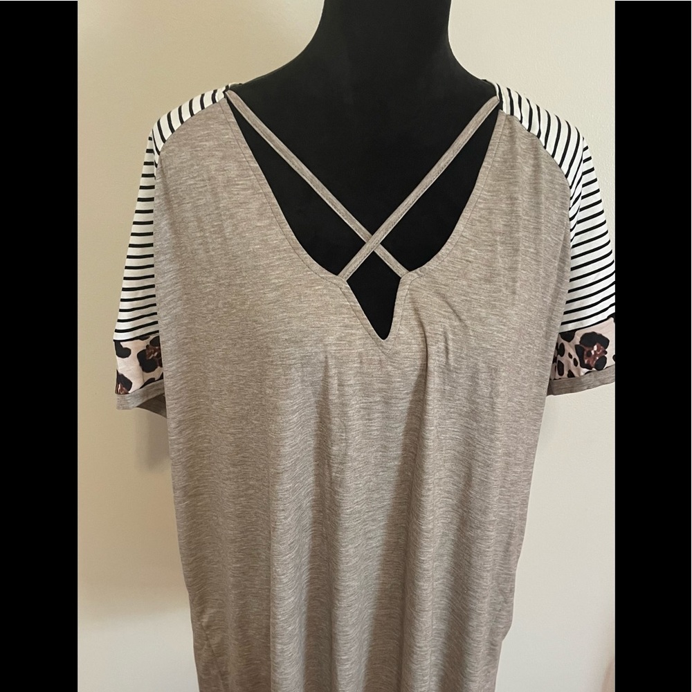 💥Women’s Plus Size 4X Leopard and Stripes Top💥